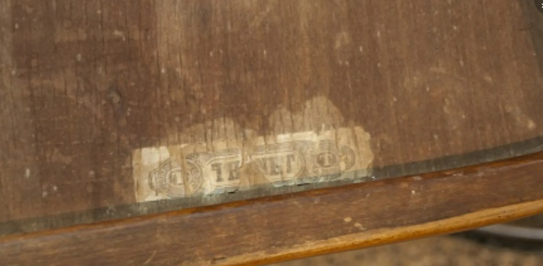 Sedia amaca antica di Lorenz Thonet, elegante e comoda.