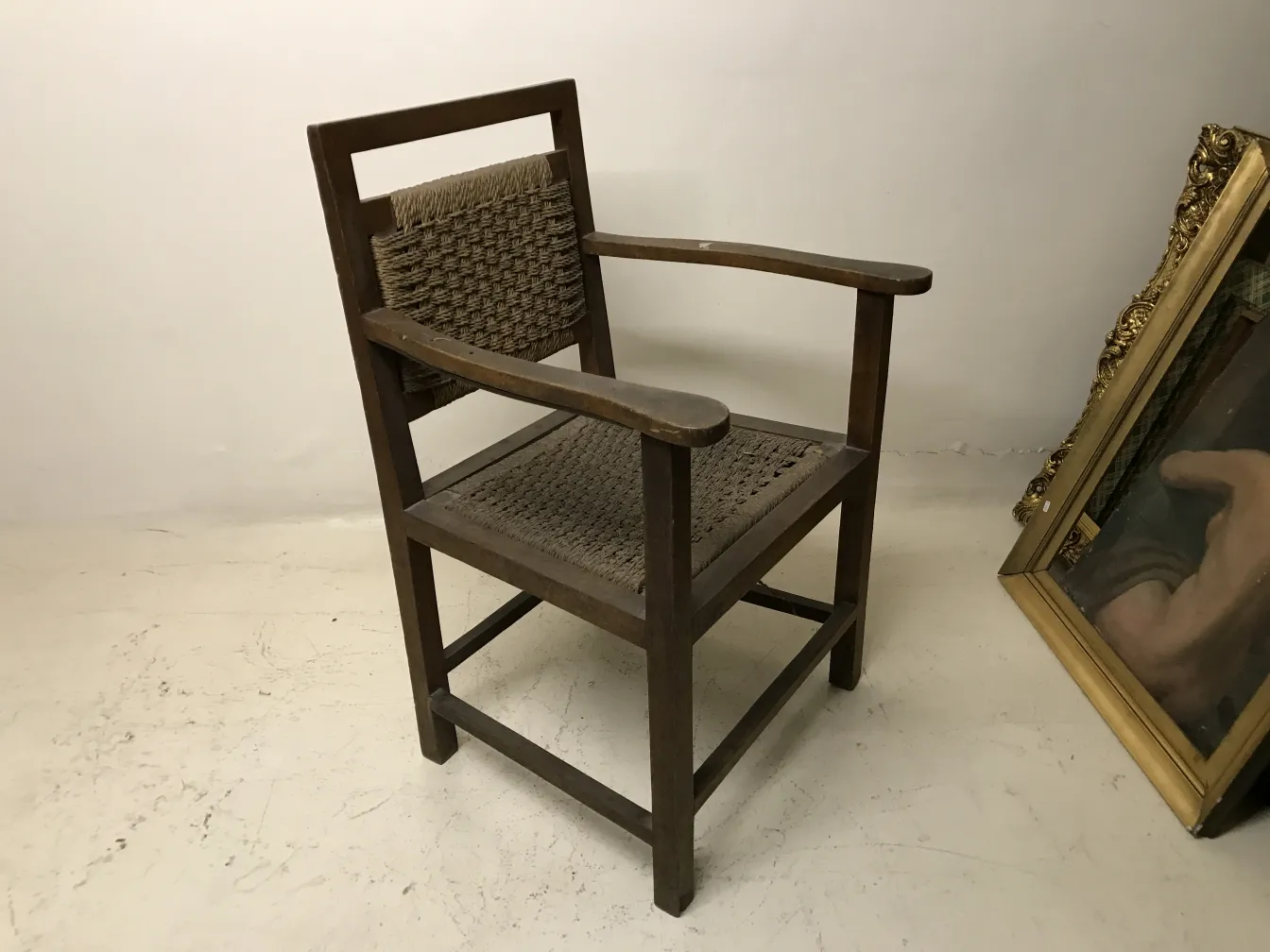 古董扶手椅，高靠背和坐垫