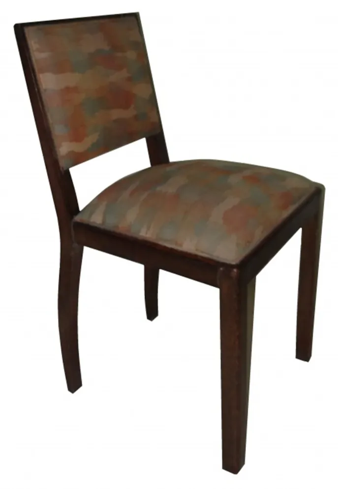 sedia antica da restaurare con texture moderna