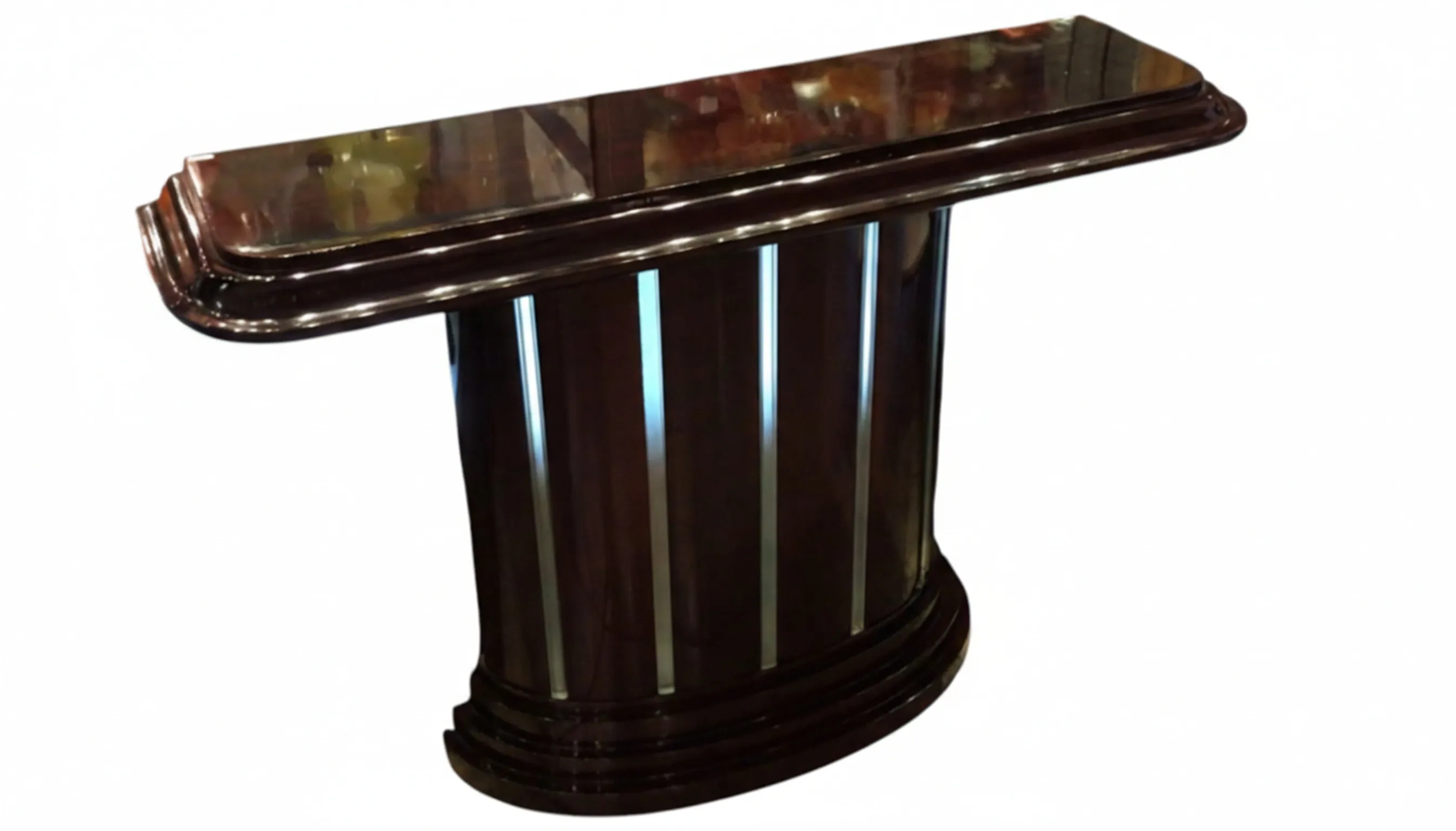 vista di una antica console elegante con design distintivo