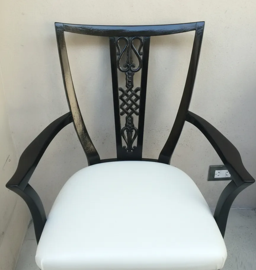 Set di 6 sedie antiche e 2 poltrone da restaurare.