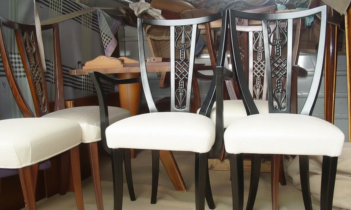 6 chairs and 2 armchairs antiques arranged in a bright environment