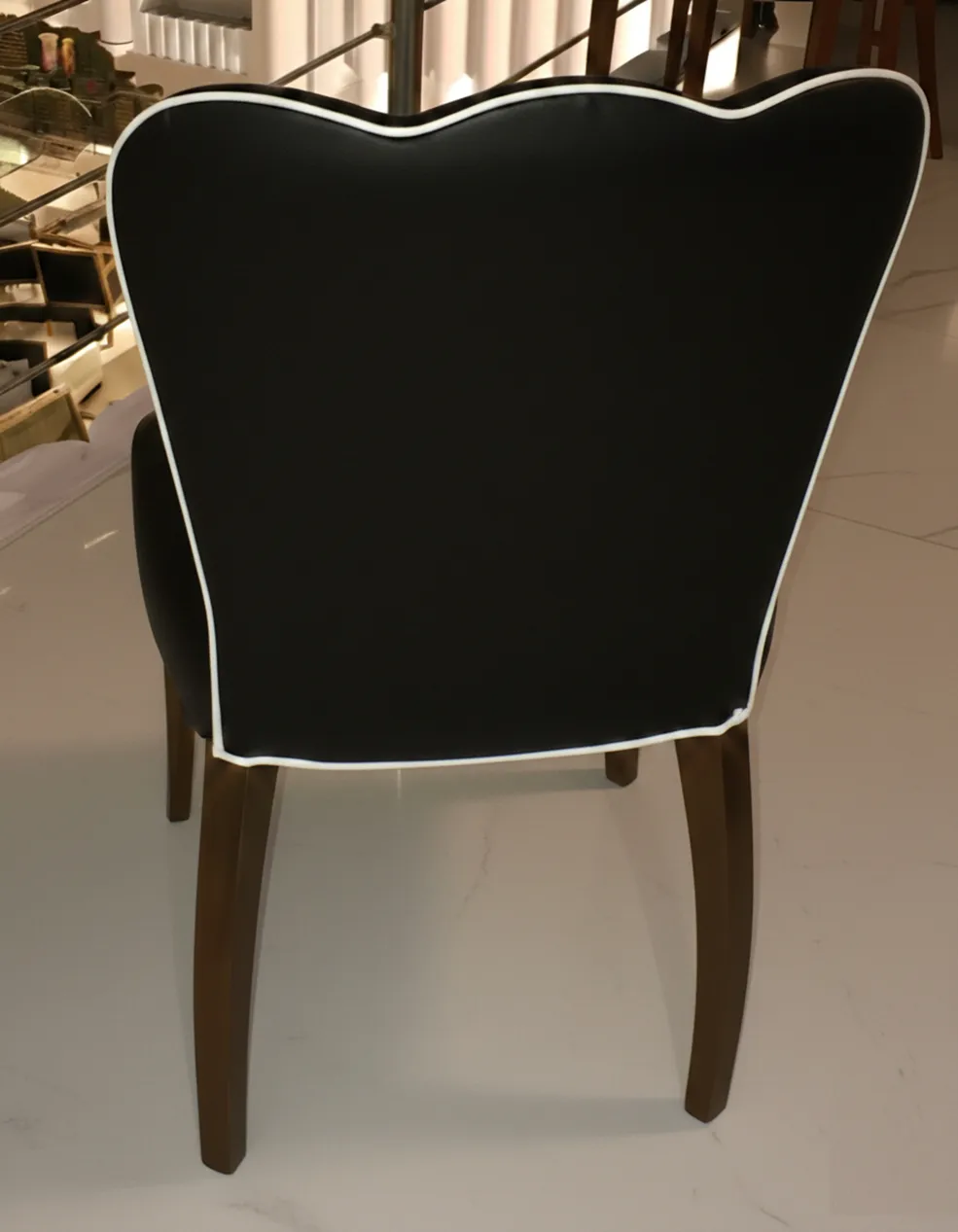 sei sedie e due poltrone antiche da restaurare, design elegante