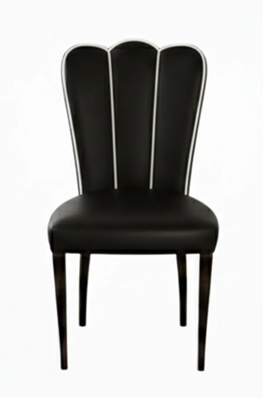 Set aus 6 antiken Stühlen und 2 Sesseln zur Restaurierung, mit einem eleganten Design in einer neutralen Umgebung.