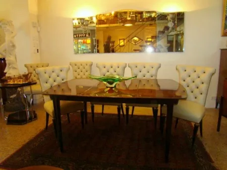 set di 6 sedie antiche con schienale alto, ambiente accogliente