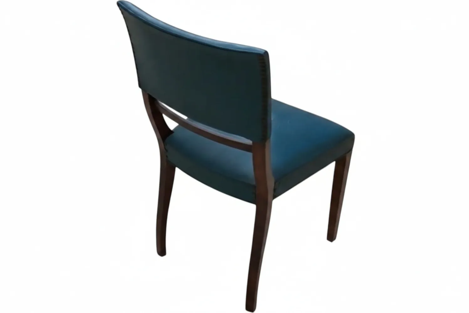 Vue arrière de 6 chaises antiques prêtes à restaurer, avec design classique