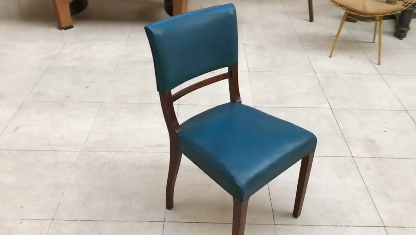 6 antique chairs to restore in a bright setting
