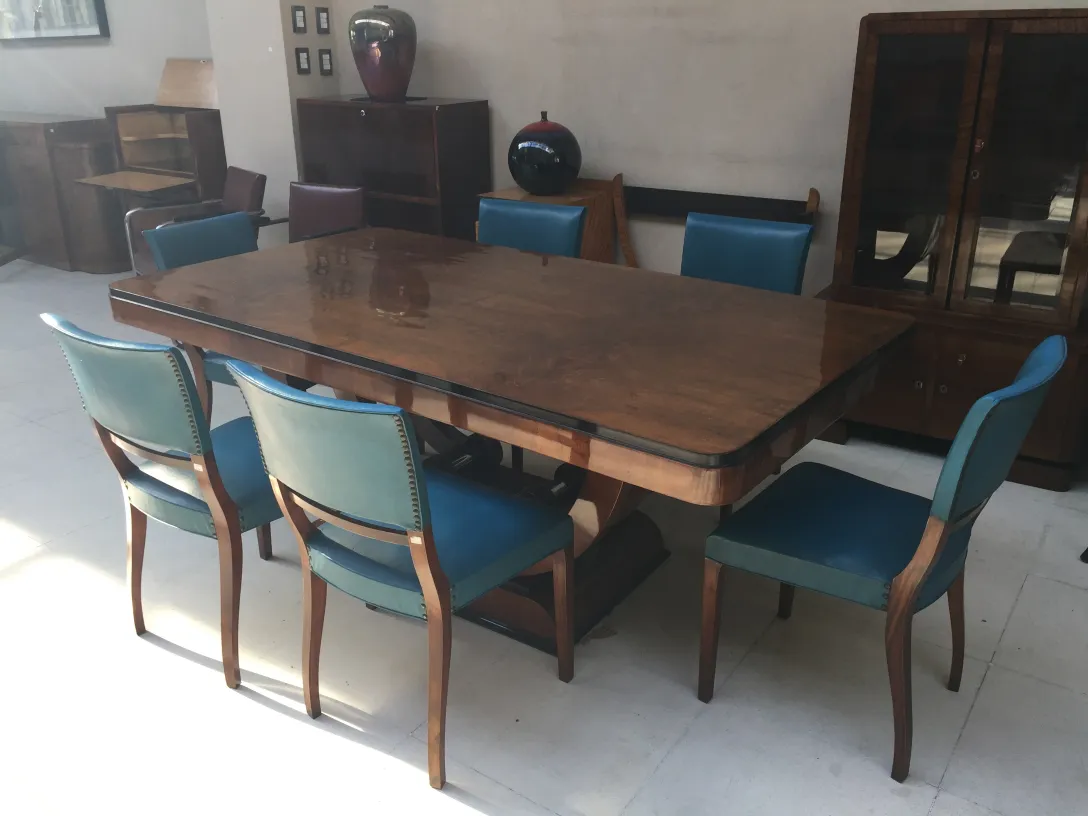 6 chaises anciennes avec rembourrage bleu, idéales pour restaurer.