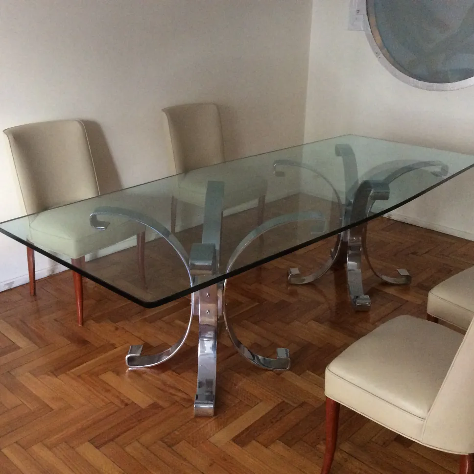 10 chaises anciennes dans une ambiance chaleureuse, style art deco