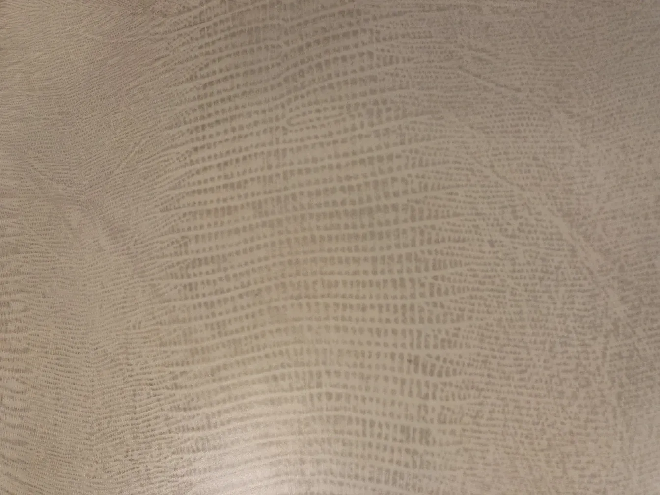 Banqueta antiga com design clássico, ideal para decoração.