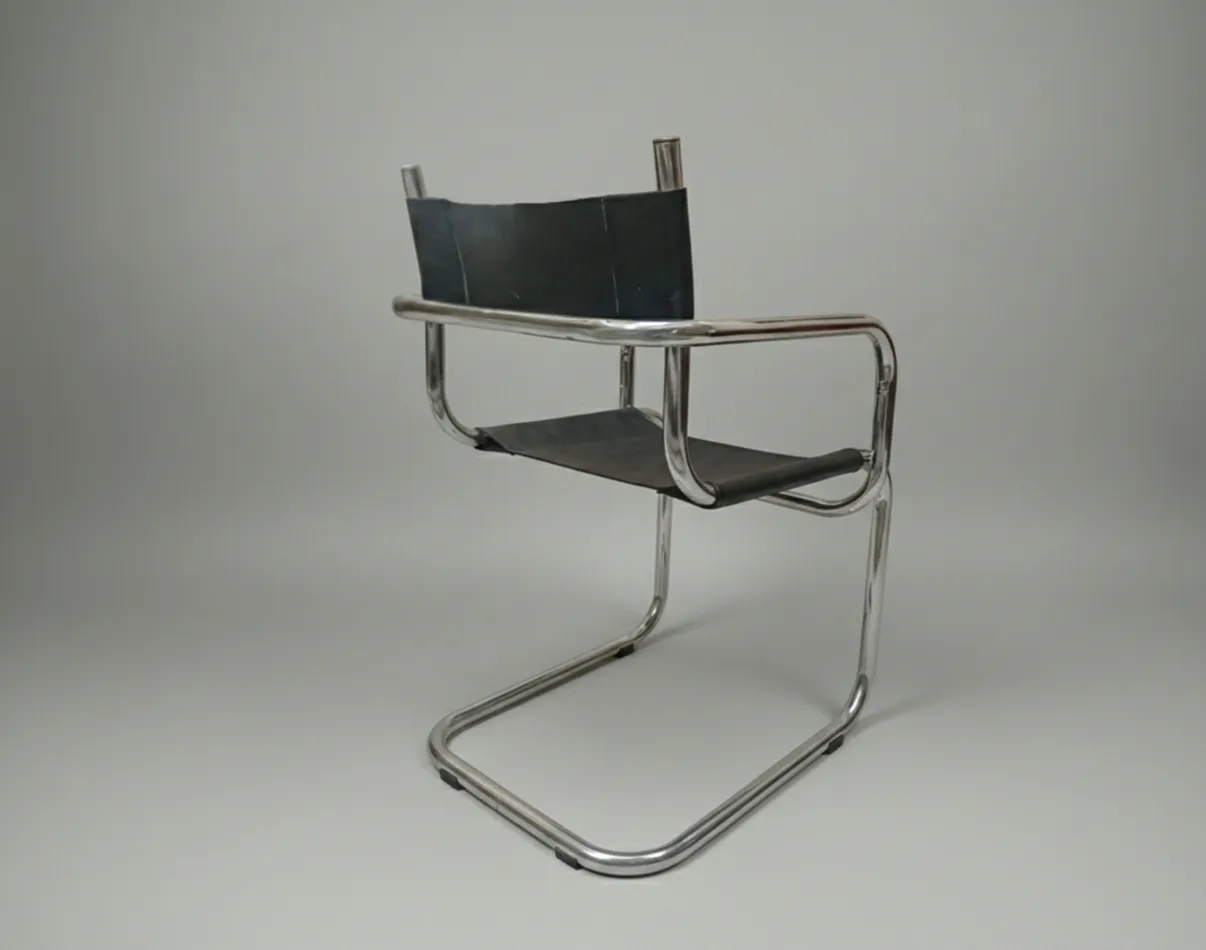 Conjunto de 4 cadeiras antigas com design moderno