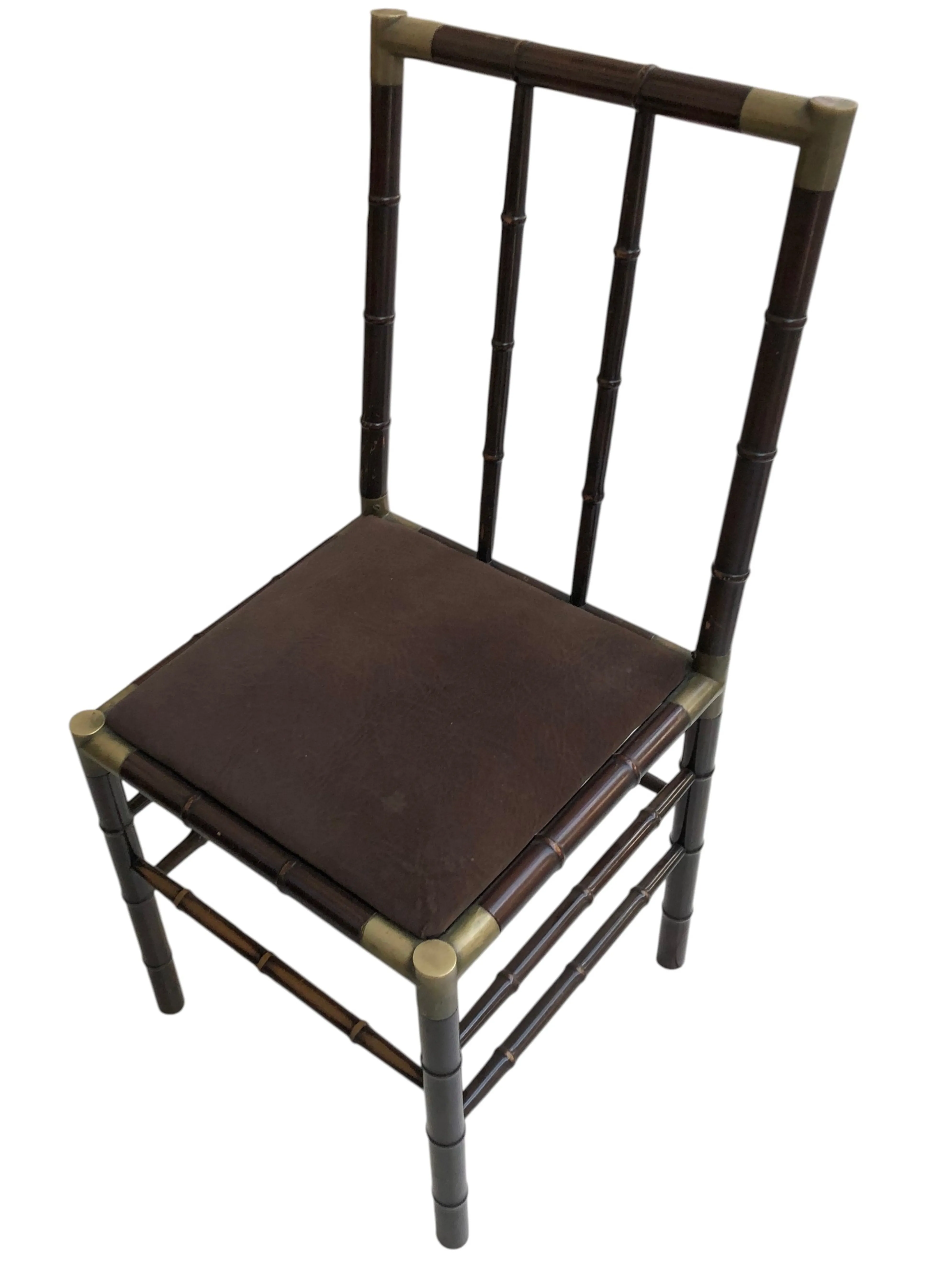 Ensemble de 6 chaises anciennes avec des caractéristiques attrayantes et des détails élégants