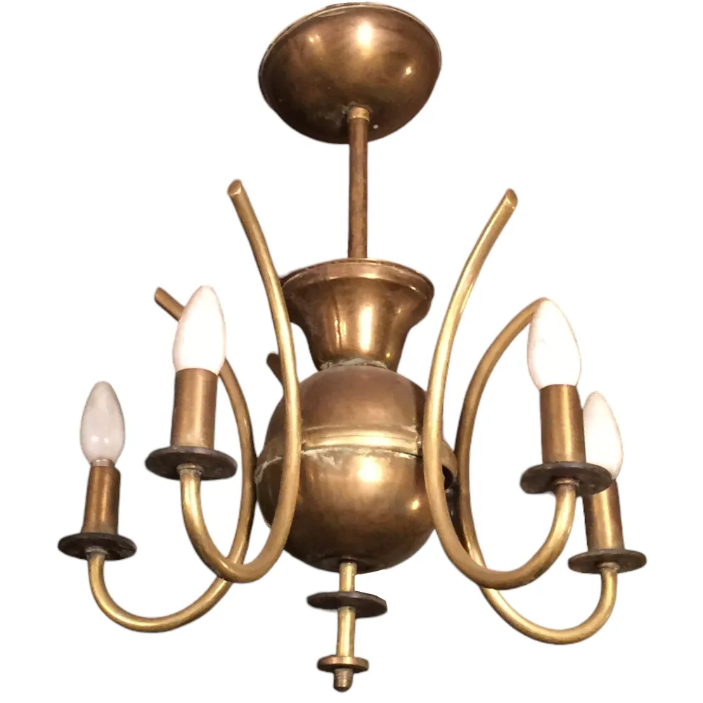 Lámpara de techo antigua estilo Art Deco con varios brazos y luces, ideal para decoración elegante.