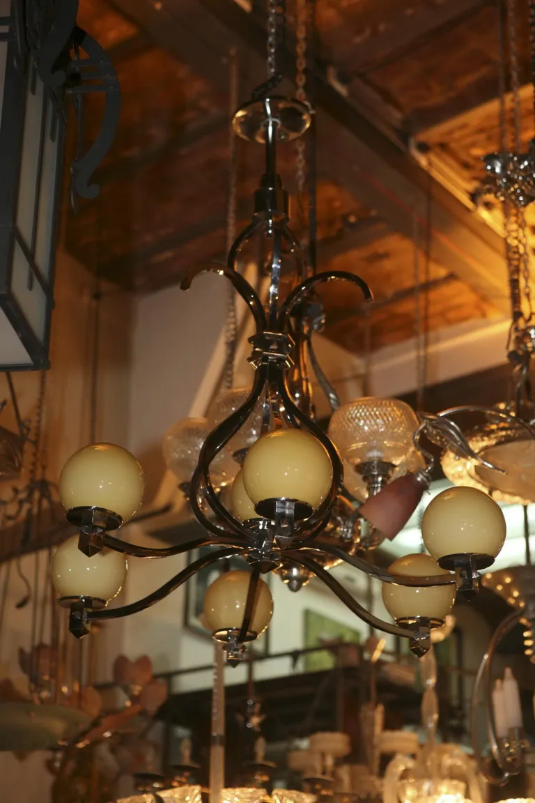 lámpara de techo antigua art deco con esferas amarillas colgantes