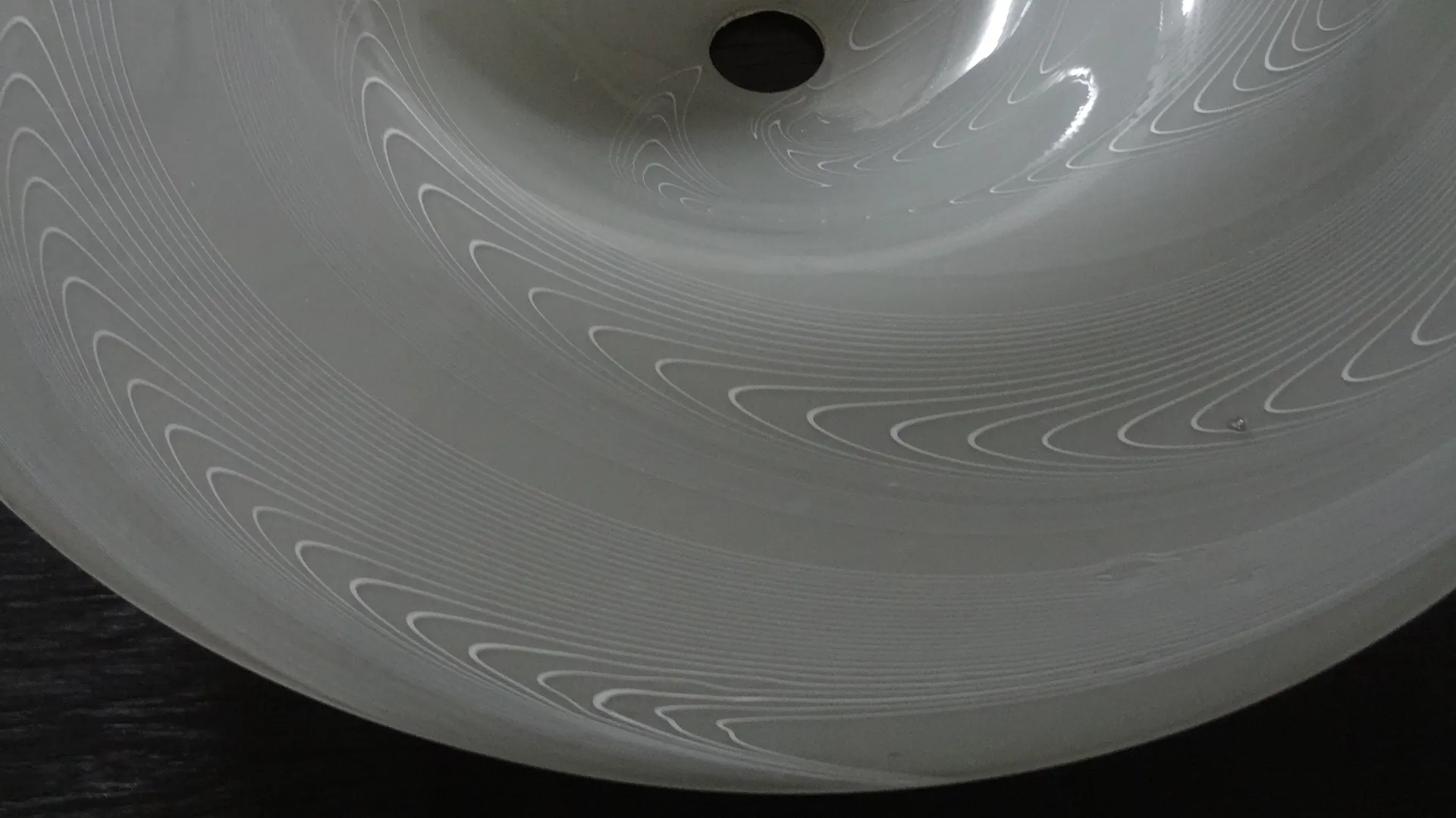 古いハンギングランプの詳細、エレガントなデザインと微細なパターン