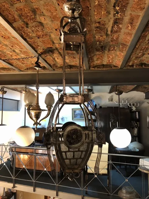 antike hängelampe mackintosh mit dekorativen Details