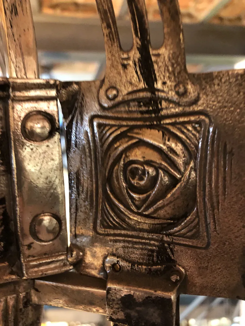 lampada a sospensione antica con design distintivo di Mackintosh, decorativa ed elegante