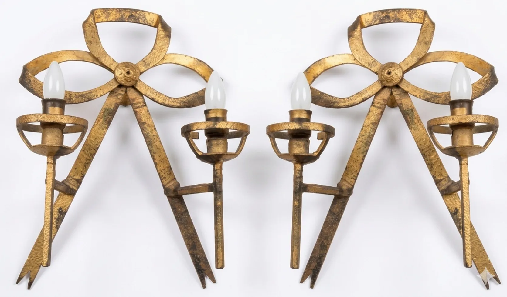 antike Wandleuchter Art Deco mit elegantem goldenen Design