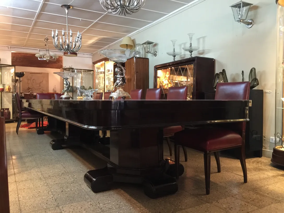 古董艺术装饰墙灯，柔和光线，优雅风格