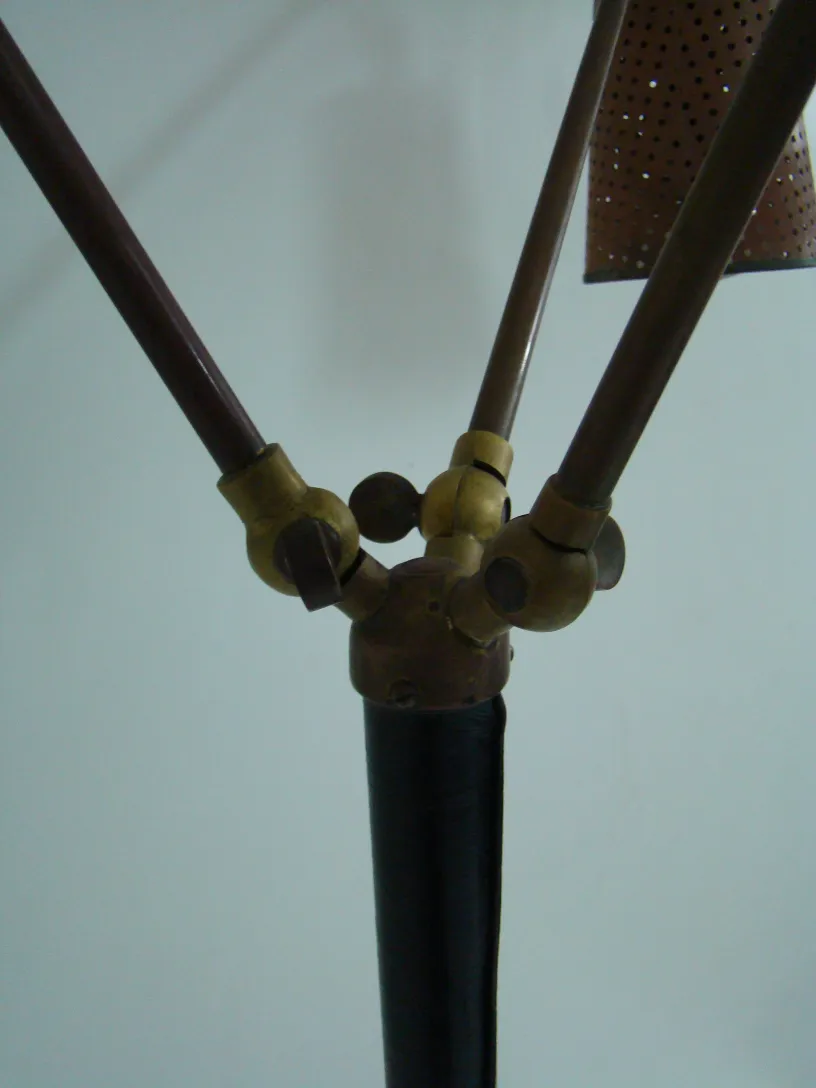 lampada da terra antica con design Art Deco color marrone