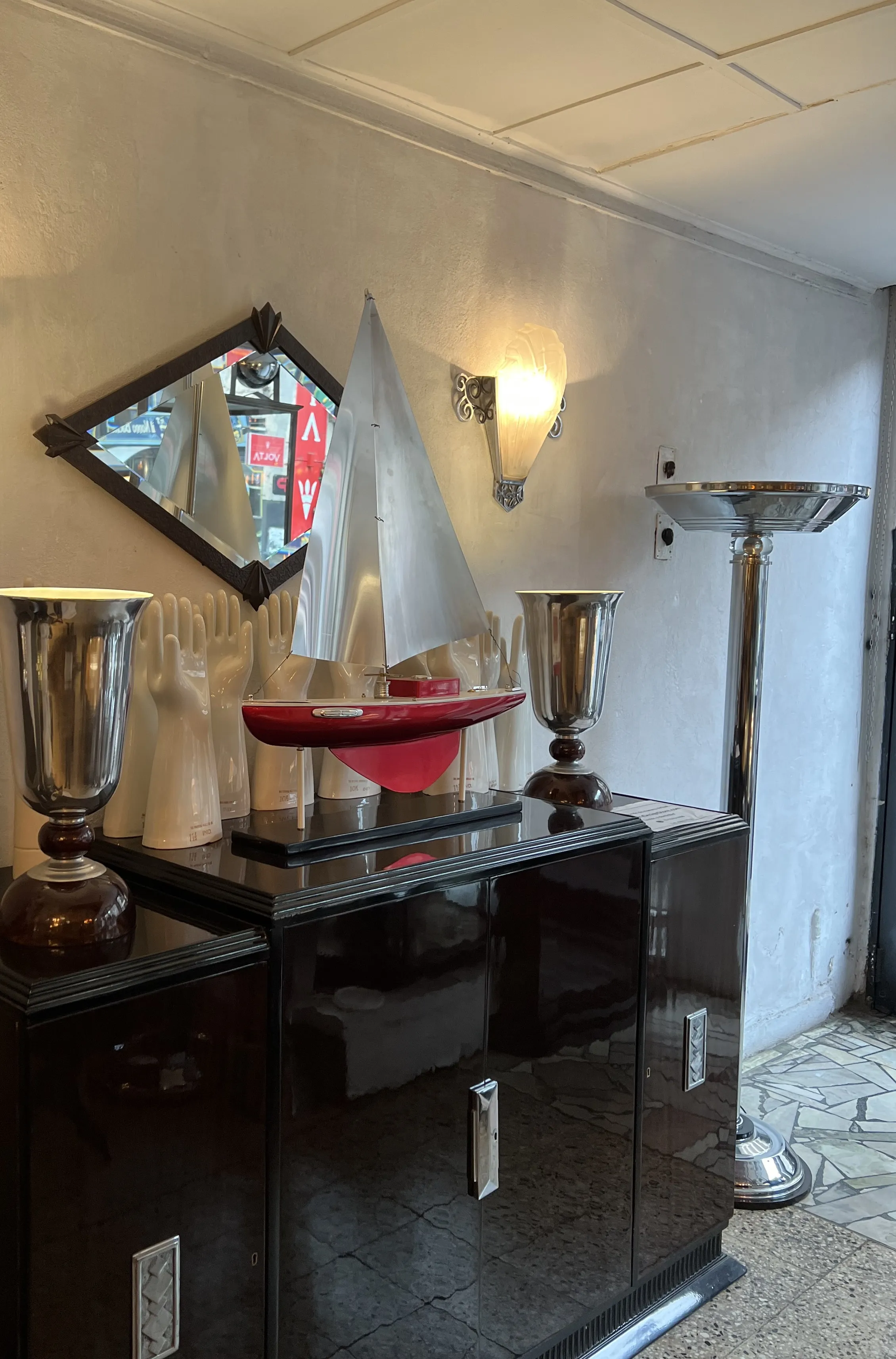 antike Wandlampen, sanftes Licht, elegantes Ambiente