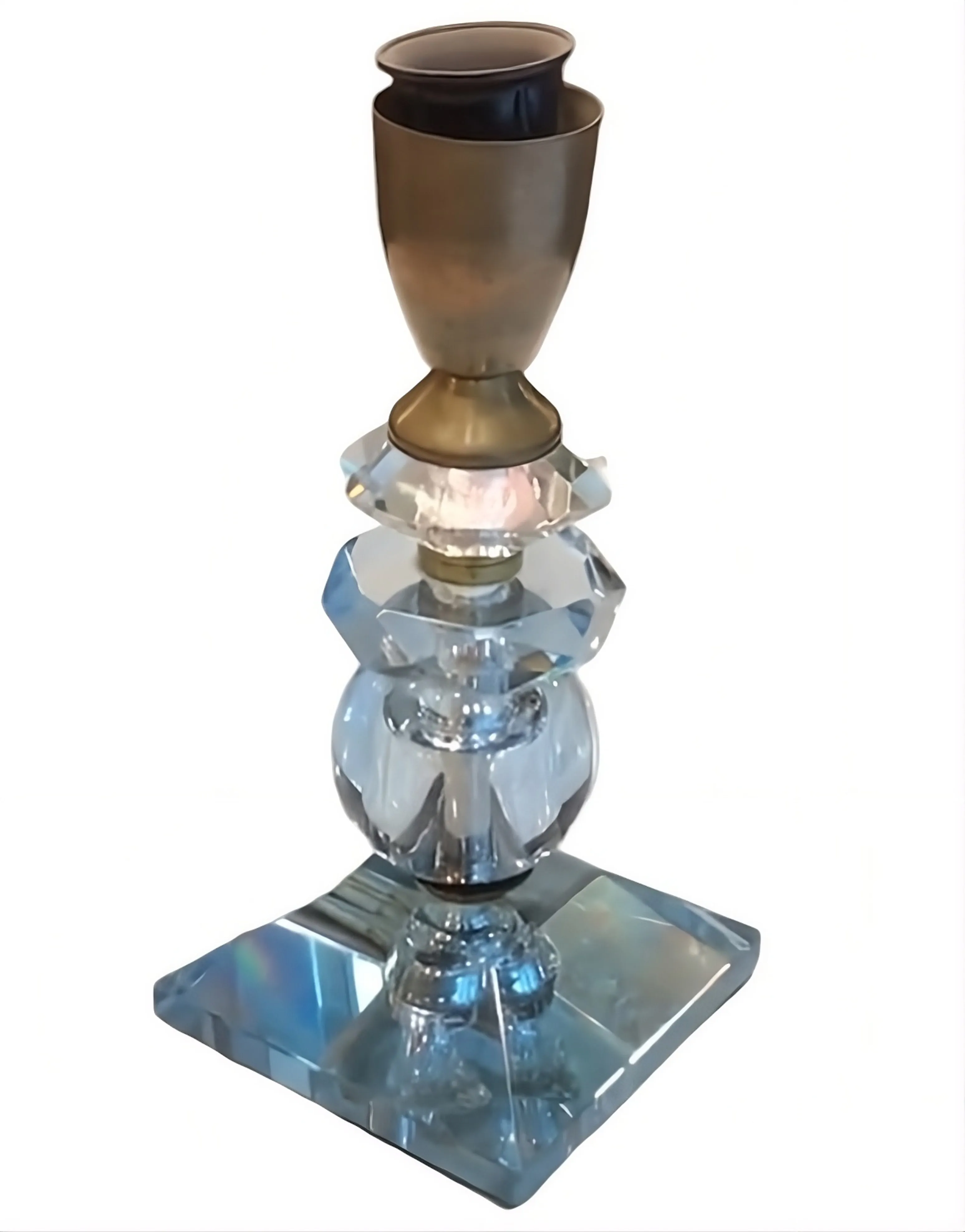 lampada da tavolo antica con base decorativa e dettagli eleganti in ambiente neutro