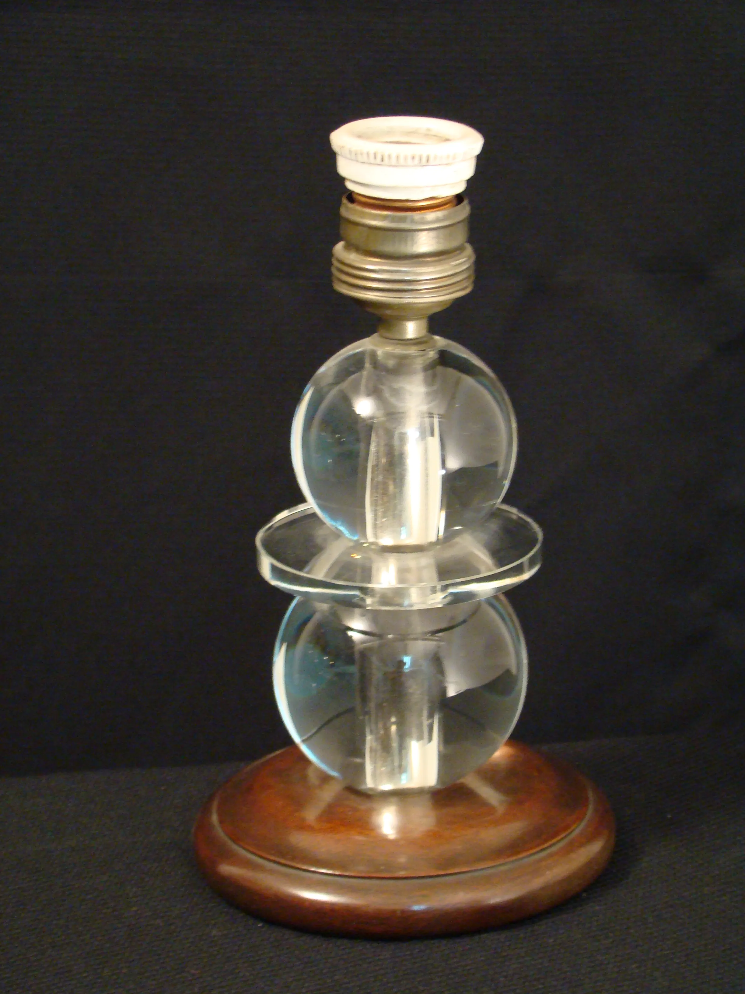 antique table lamp with round base and clear details
