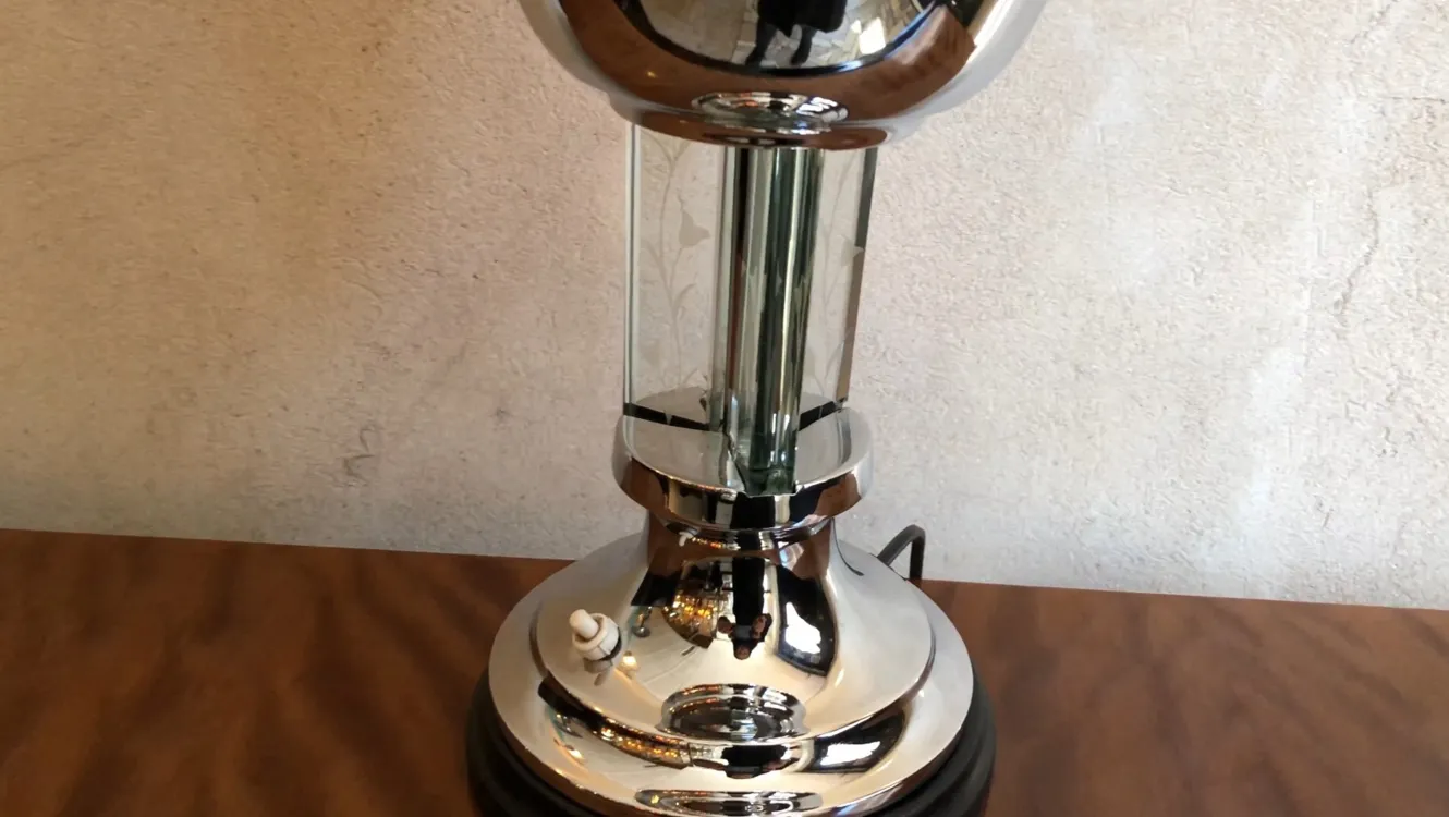 bright and elegant antique table lamp in a modern setting