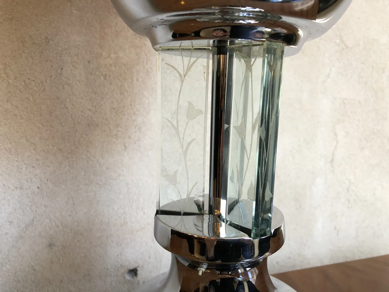 Details of antique table lamp with art deco design, soft light.
