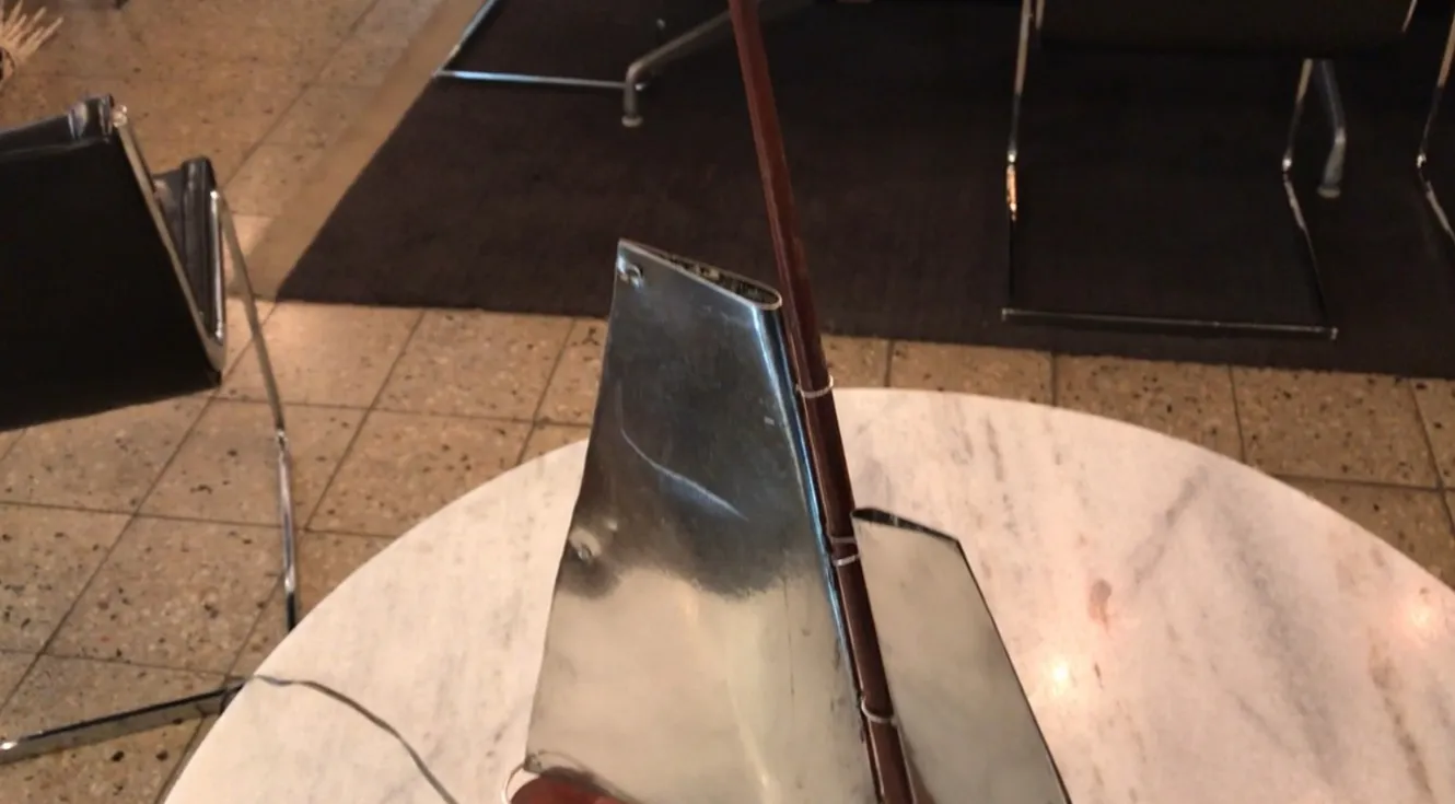 독특한 디자인의 아르데코 앤틱 테이블 램프