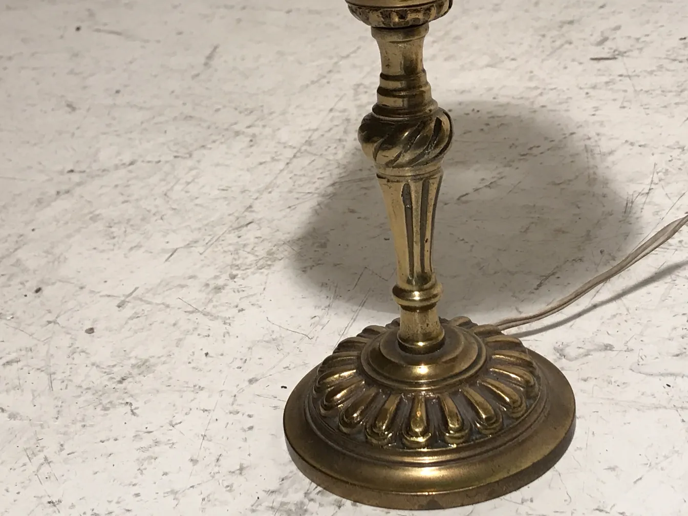 Lampada da tavolo antica Art Deco con base intricata