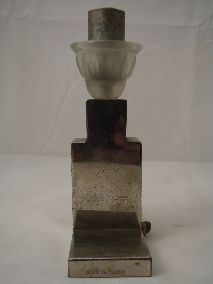 Lampada da tavolo antica in stile Art Deco, con base in metallo e paralume in vetro