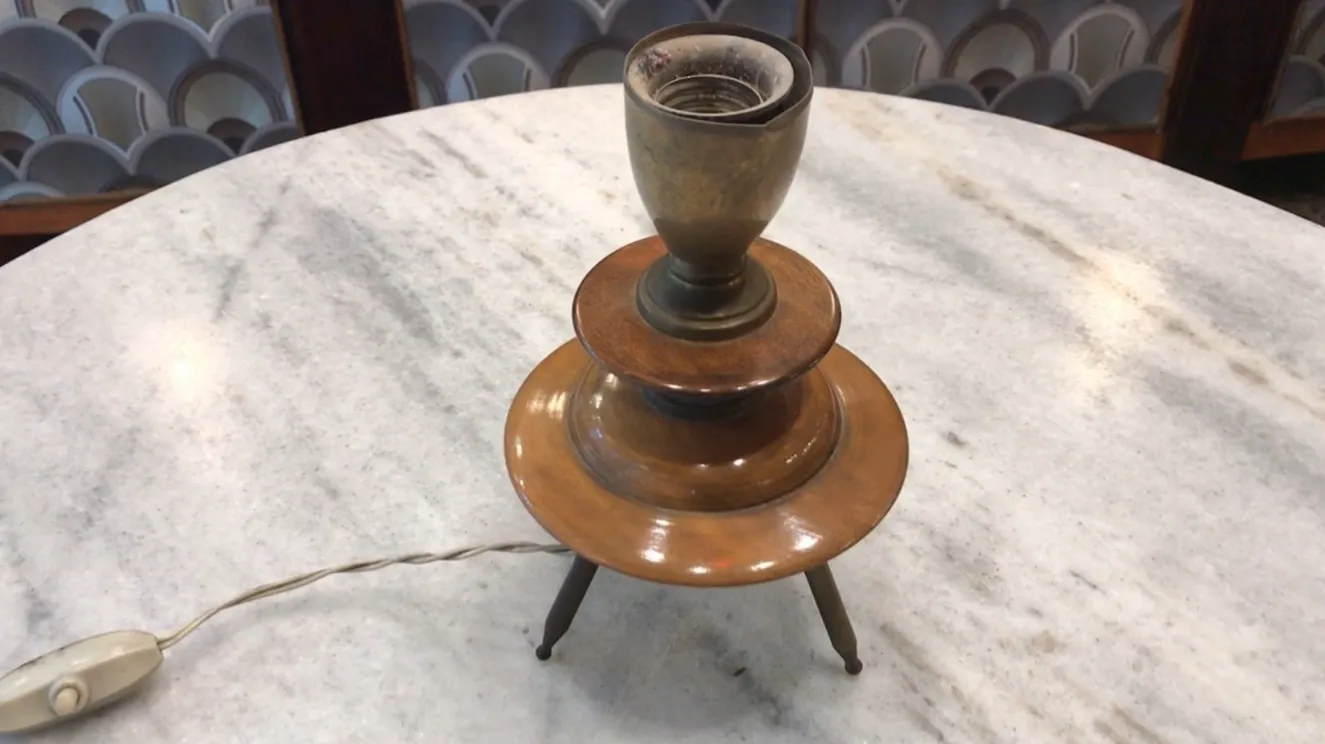 lámpara de mesa antigua art deco con base y pantalla redonda