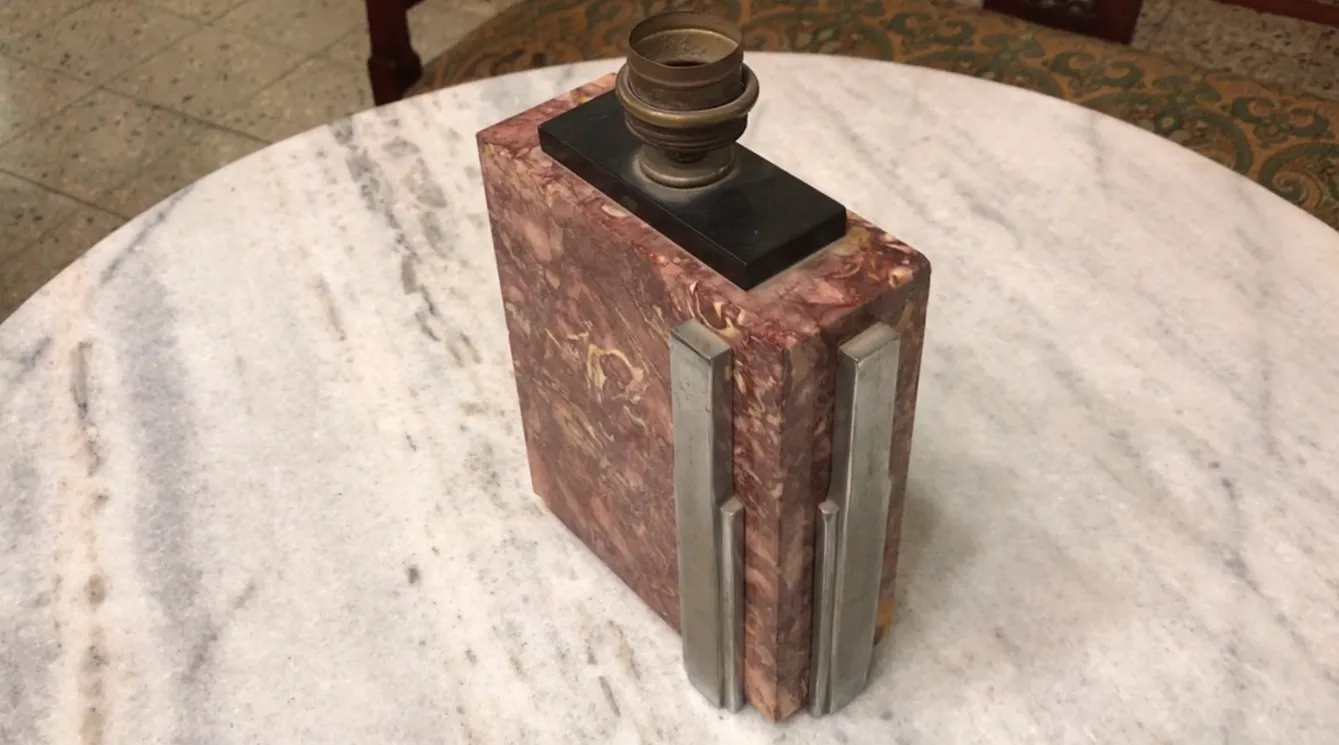 Antique table lamp Art Deco with elegant design and decorative details.