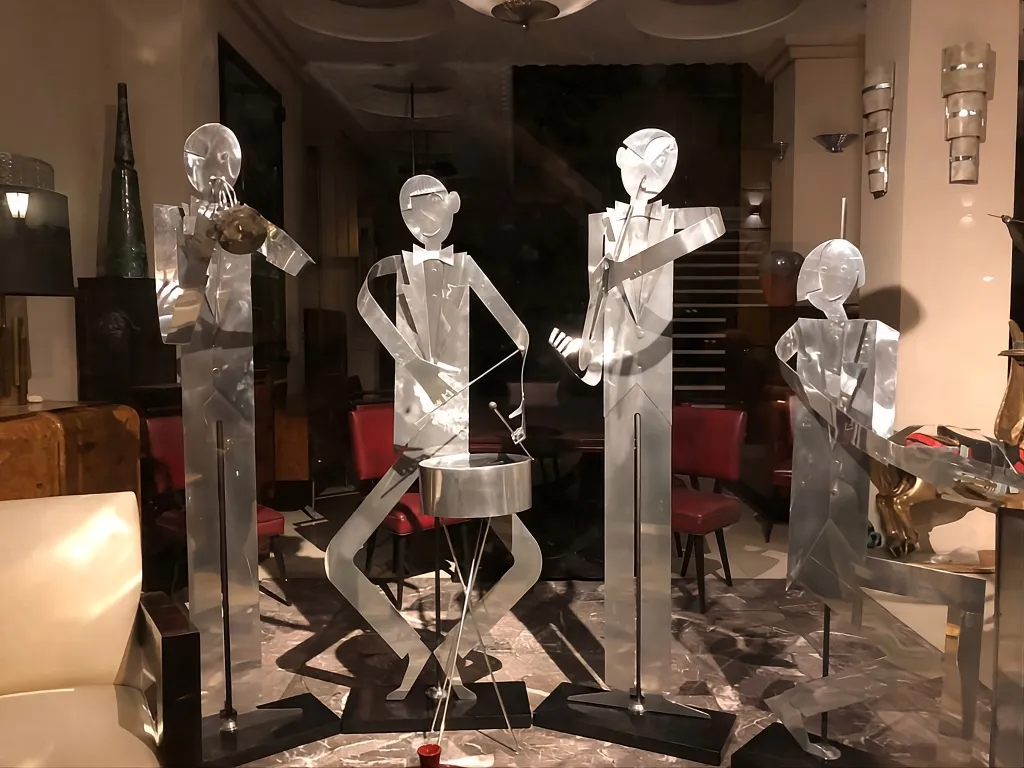 sculptures in a display representing an antique music band by Marcelo Peña with details in shape and pose