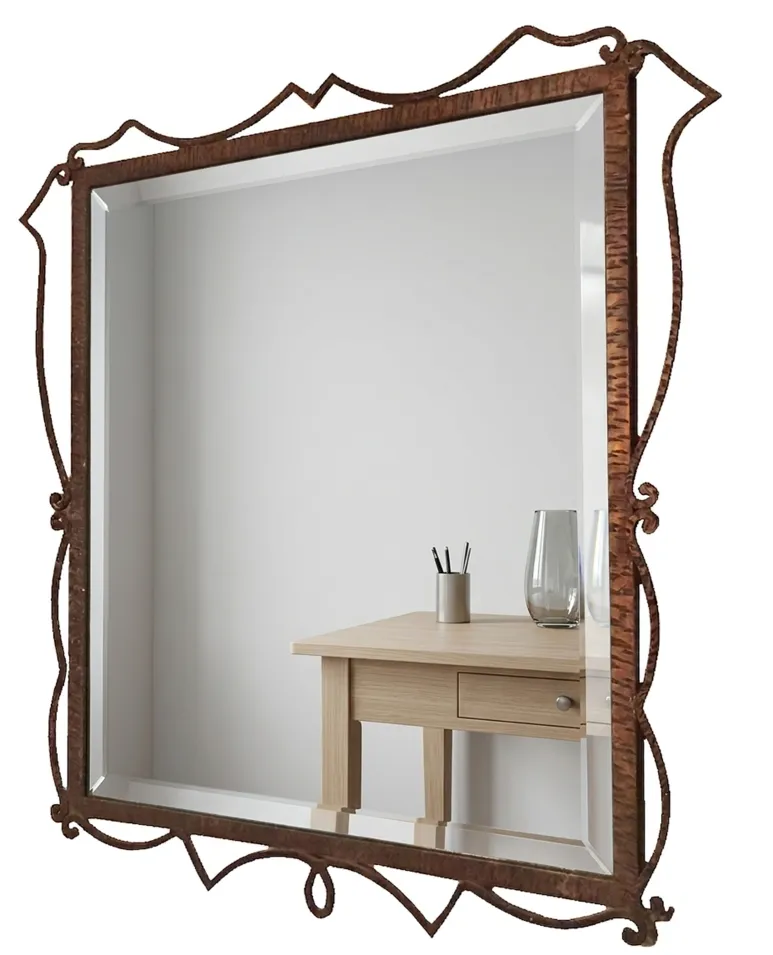 espelho antigo com moldura decorativa, em um quarto simples