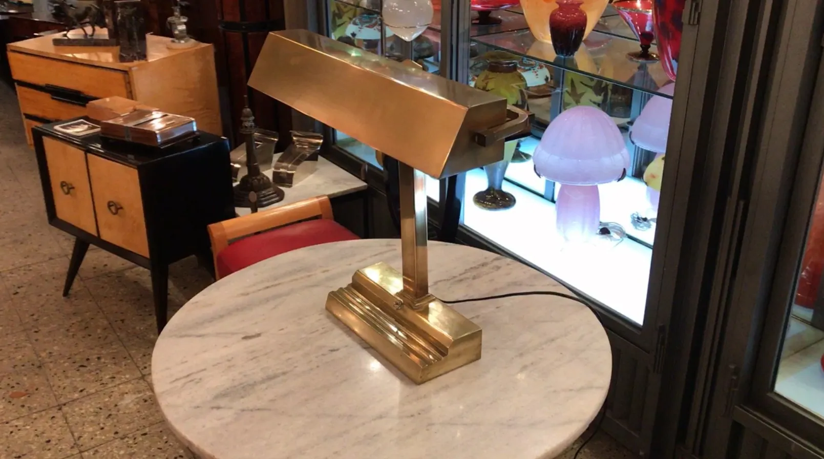 luminária de mesa antiga art deco com design elegante