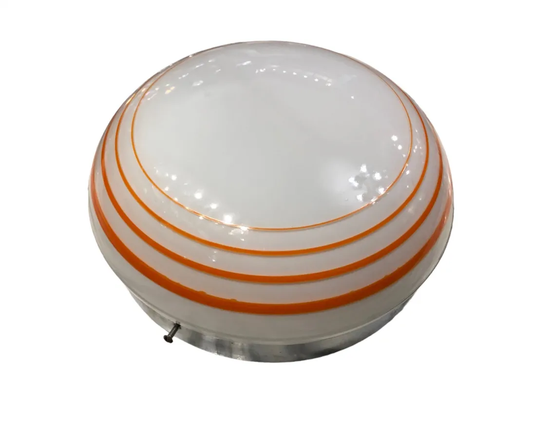 3 plafoniere antiche con design radiale e colori chiari