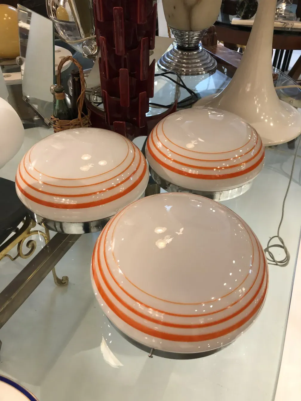 3 antike Deckenleuchten mit orangen Details