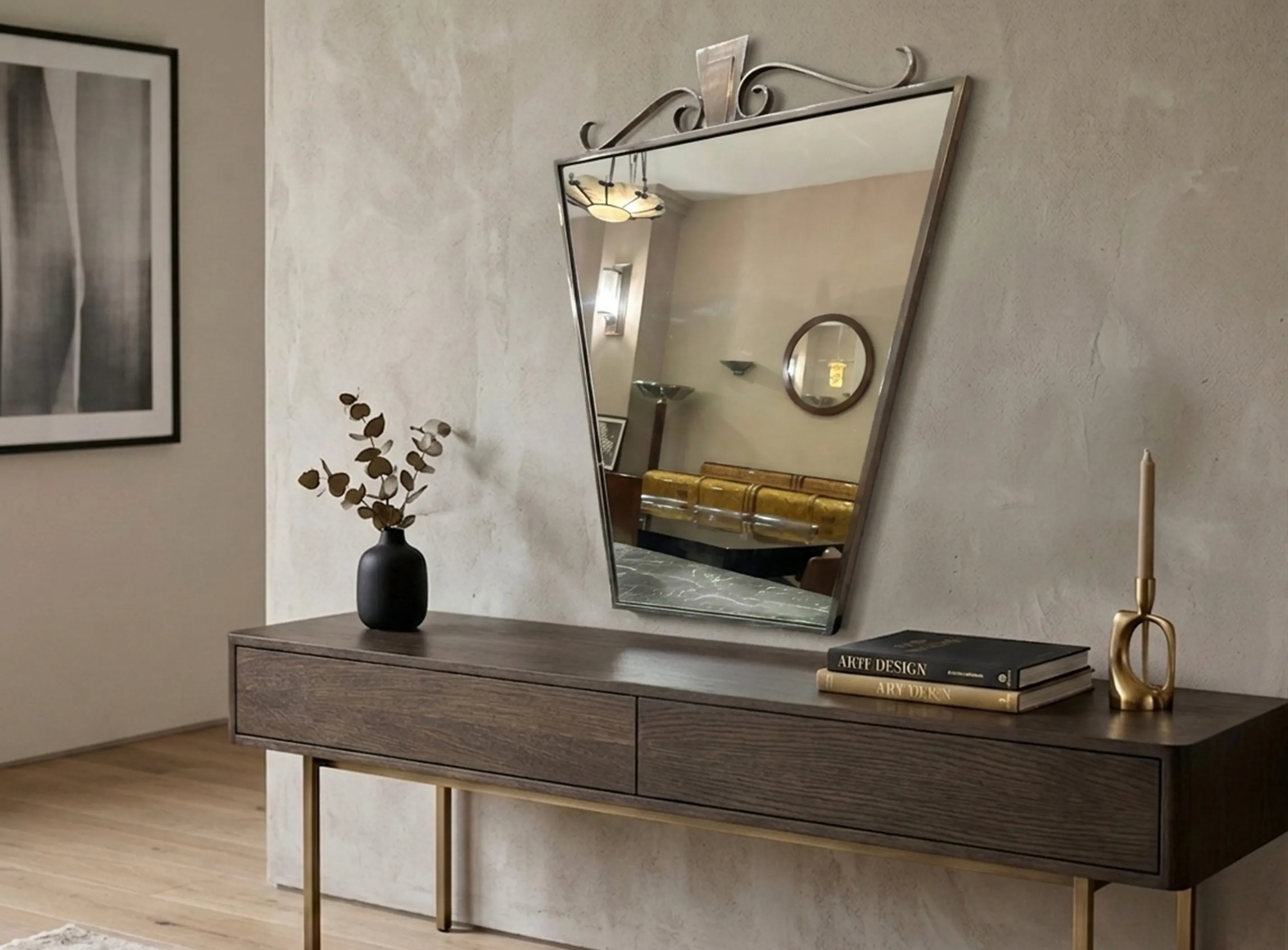 specchio antico con design speciale, decorativo ed elegante, in un ambiente accogliente