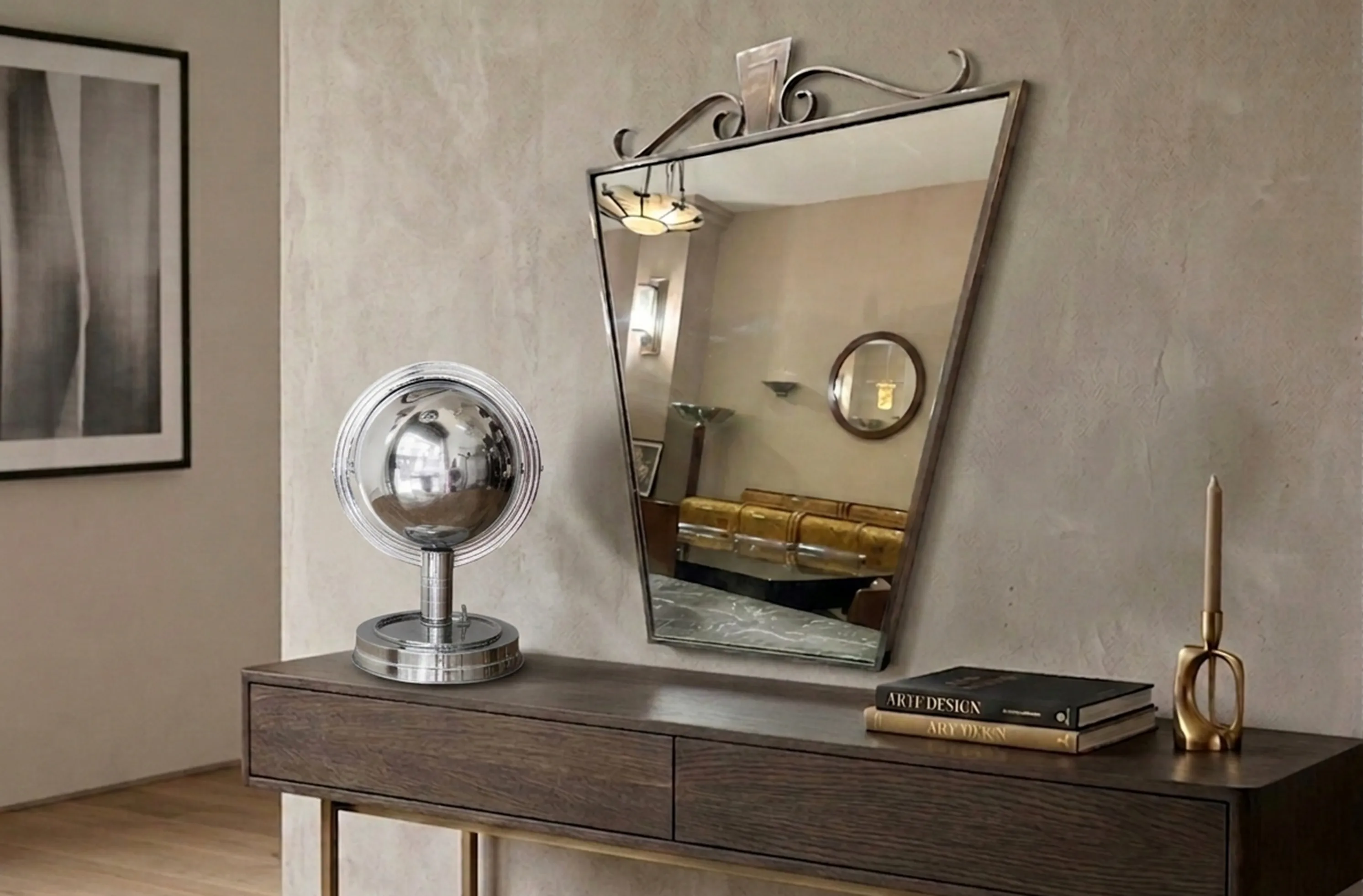 Lampada da tavolo antica con design moderno e base sferica lucida