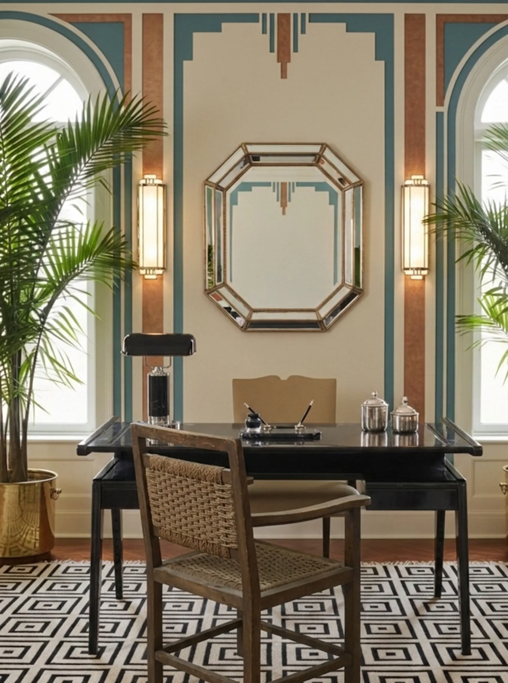 Poltrona antiga em um espaço elegante com decoração clássica e vegetação