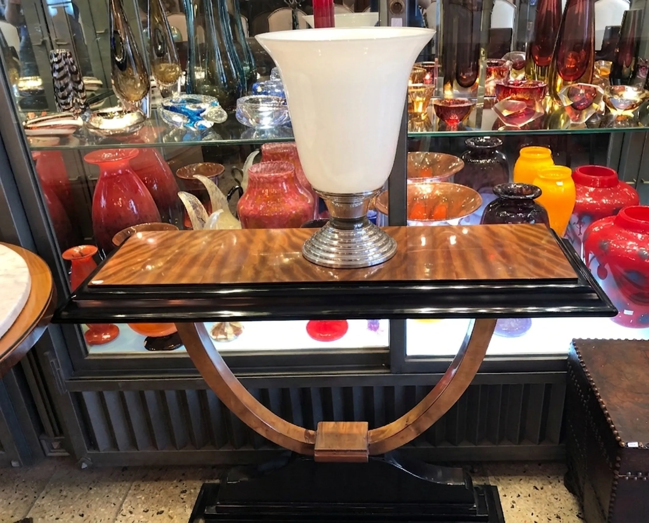 lampe de bureau ancienne avec base en métal et verre