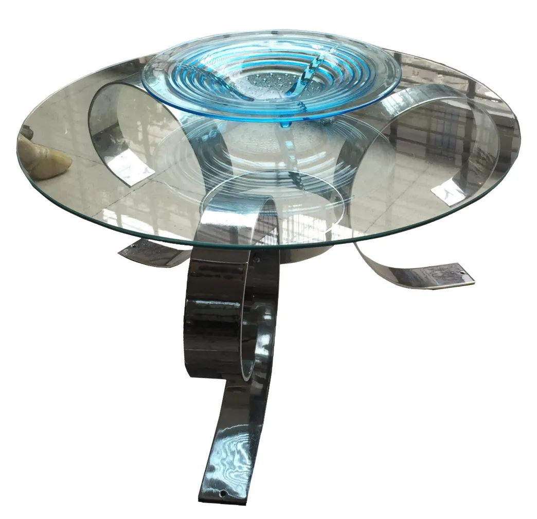 mesa ratona antigua con base estilizada y diseño contemporáneo