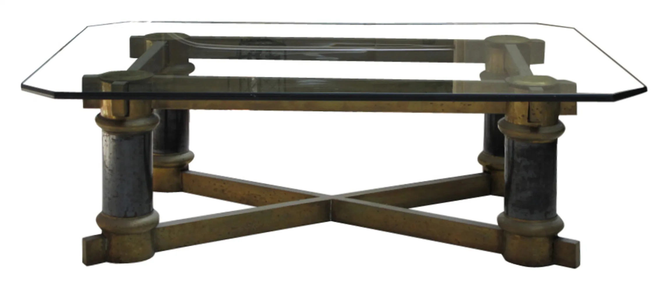 antiker couchtisch mit goldener Grundlage und eleganten Details