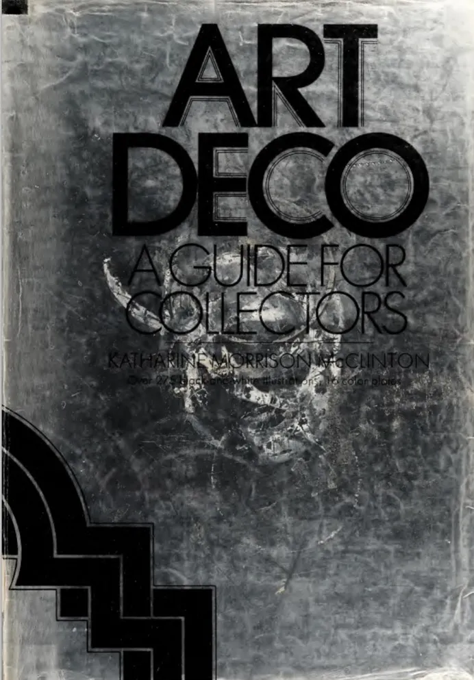 古いコーヒーテーブル、エレガントなデザイン、居心地の良い雰囲気