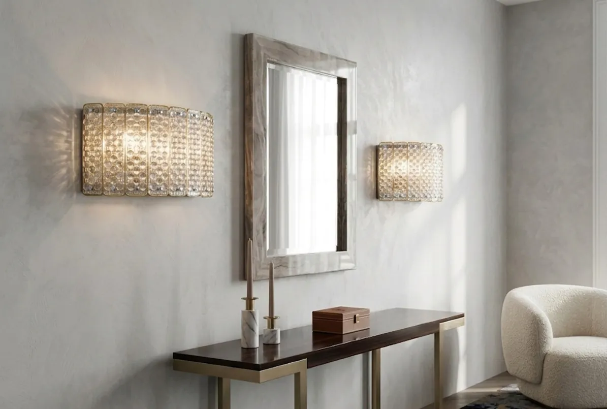 4 applique da parete antiche degli anni 50 con luce soffusa, in un ambiente accogliente