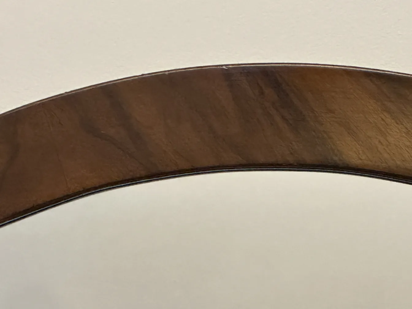 miroir ancien avec cadre décoratif