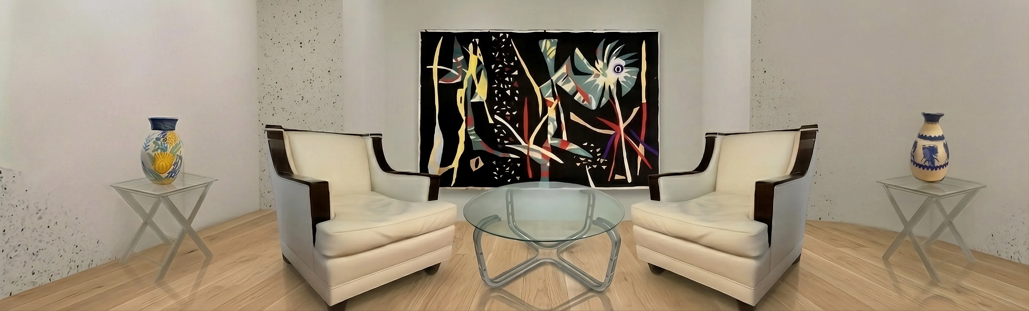 mesa de centro antiga com design elegante ao lado de duas poltronas e decorações