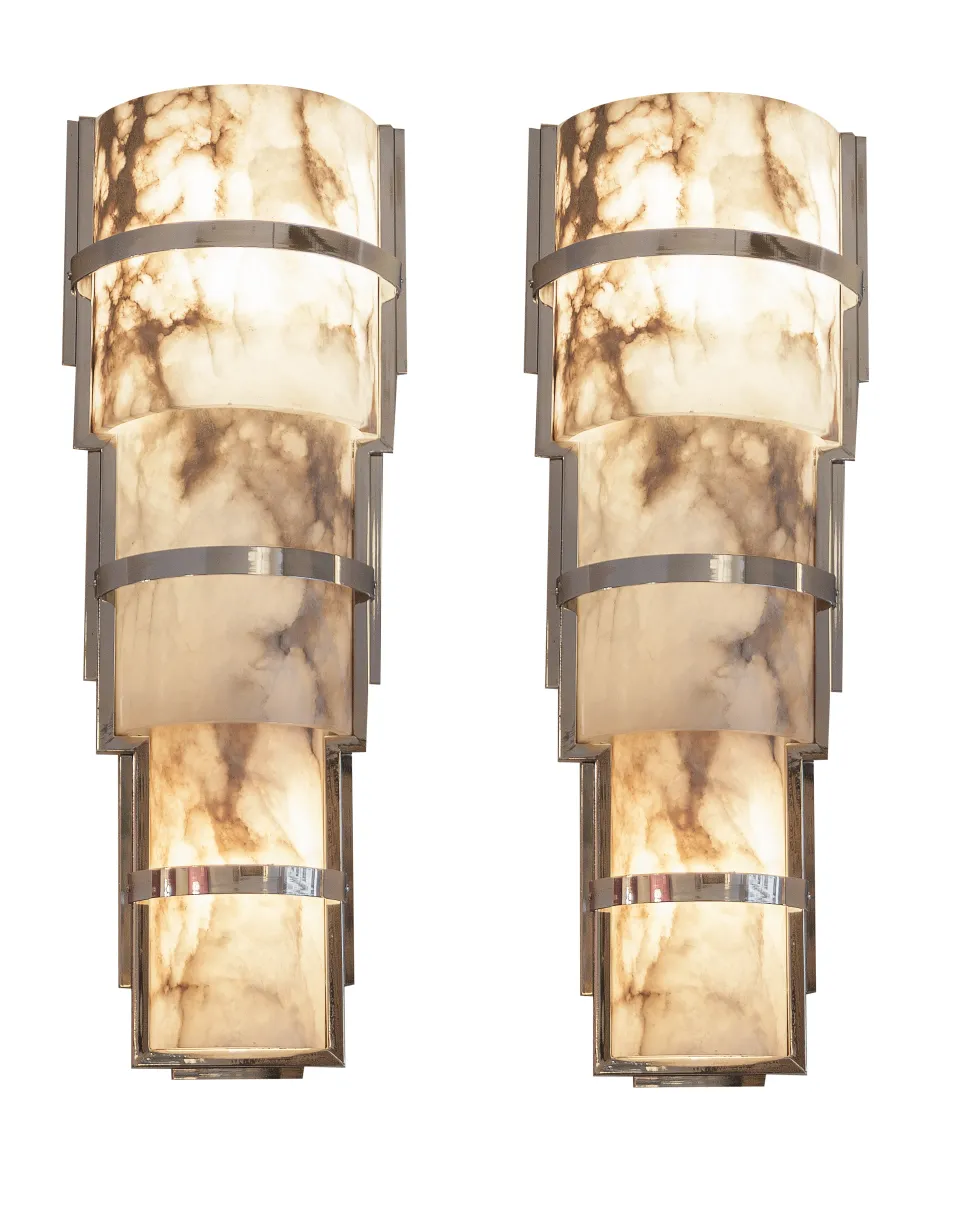 Antikes Paar Wandleuchter im Art Deco-Stil, sanftes Licht.